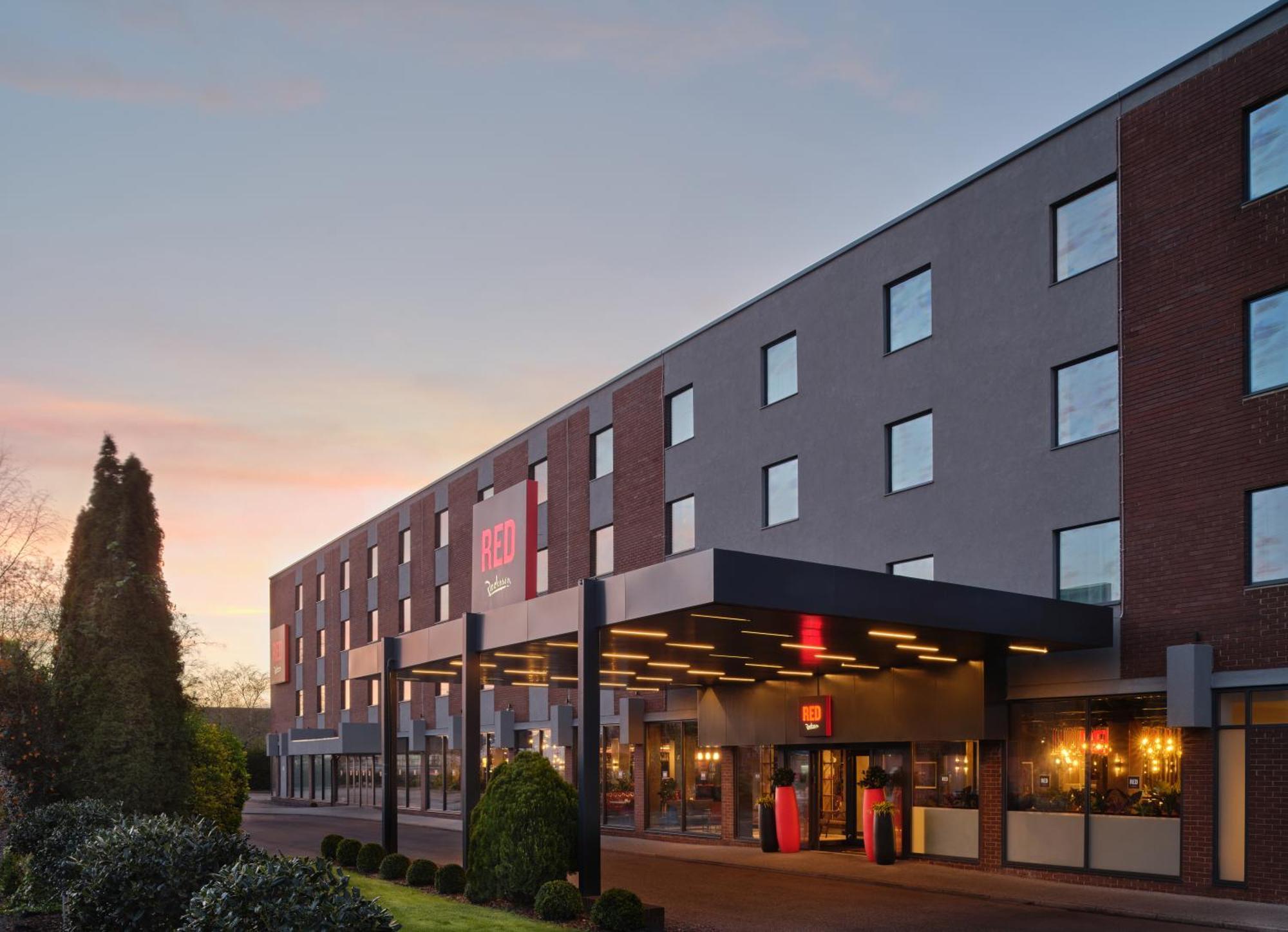 Hotel Radisson Red London Gatwick Airport Crawley  Zewnętrze zdjęcie